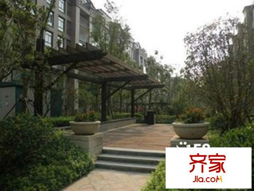 绿都丹石街区外景图