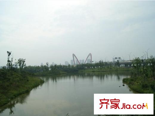 方大上上城以西100米艾溪湖大橋