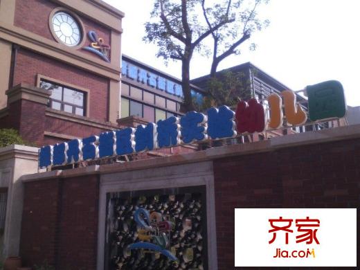 绿都丹石街区外景图