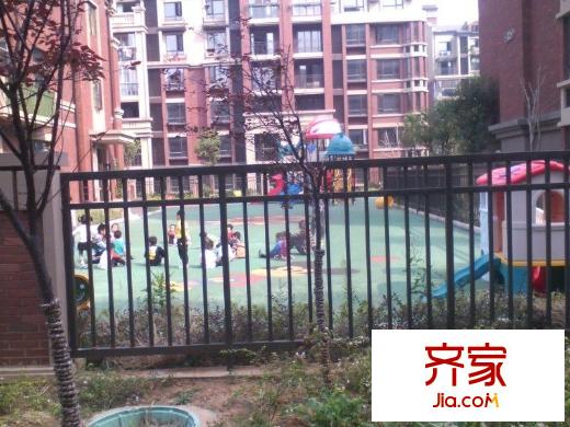 绿都丹石街区外景图