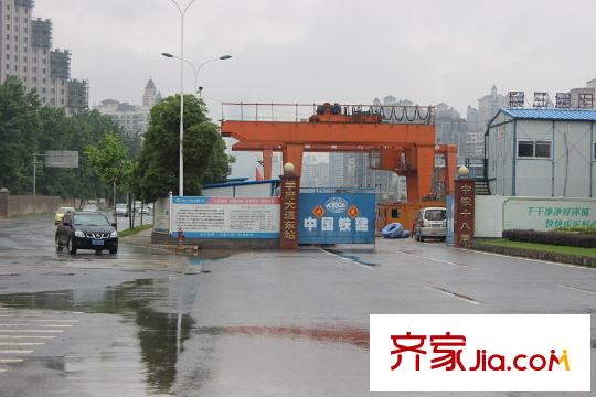 中央香榭小區(qū)正門口地鐵站（2015-6）
