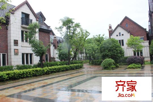 中央香榭小區(qū)內別墅實景（2015-6）