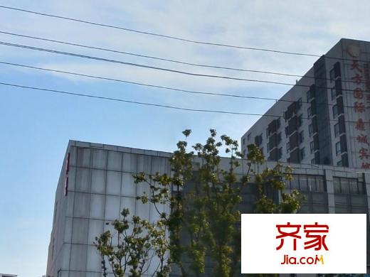 梅里新街口外景图
