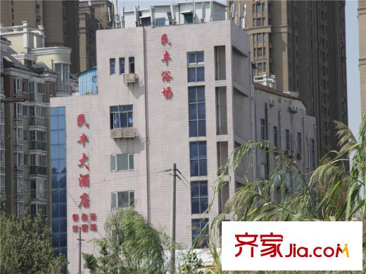 无锡圆融广场南侧约200米的民丰大酒店