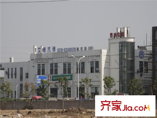 无锡圆融广场北侧约100米的汽修店
