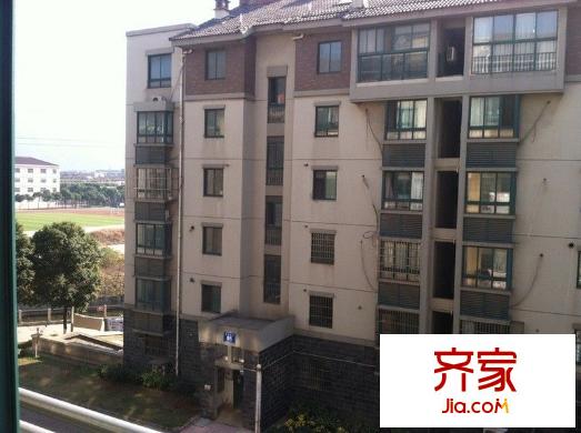 晴山蓝城外景图