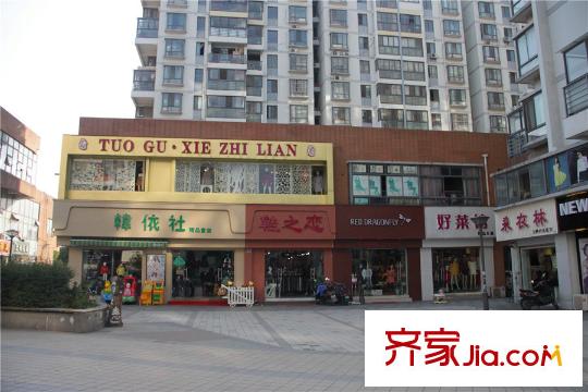 香格梅里公馆周边配套泰伯商业街