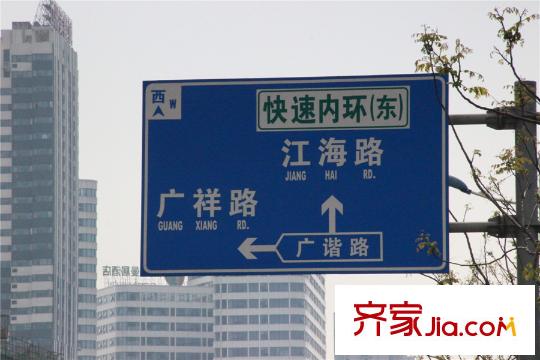 广益哥伦布SOHO周边配套东面的道路指示牌