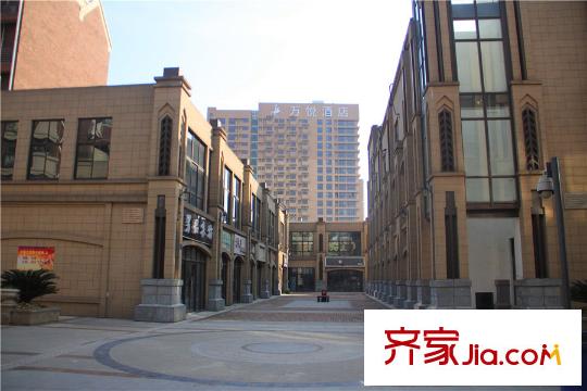 万悦假日酒店周边配套商业广场