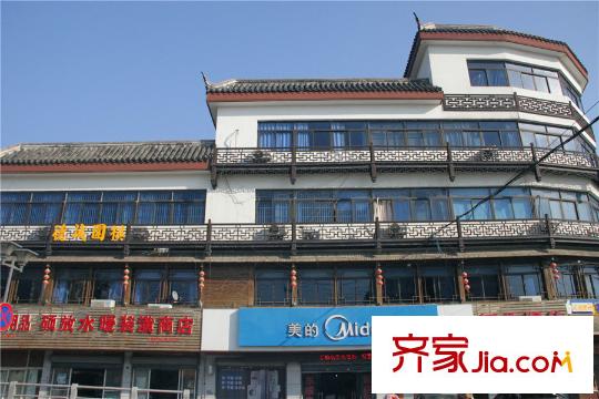 香格梅里公馆周边配套泰伯商业街