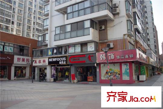 香格梅里公馆周边配套泰伯商业街