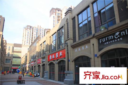 万悦假日酒店周边配套商业广场