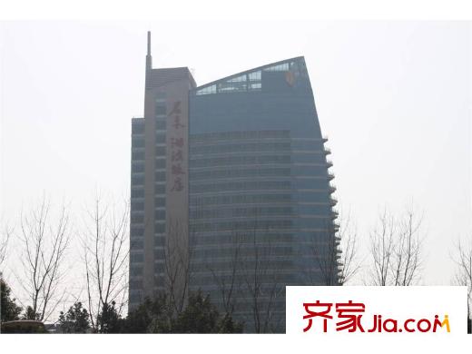 蠡湖一号南向963米处的君来湖滨饭店(2013.2.28)