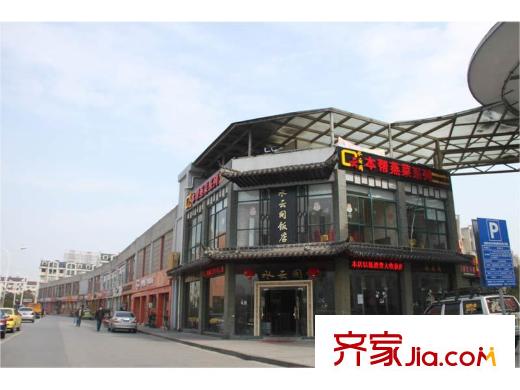 蠡湖一号北向750米处的商业街(2013.2.28)
