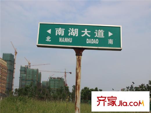 雅居乐中心广场道路交通指示牌