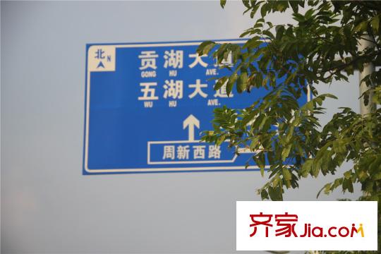 保利香槟国际附近指示路牌