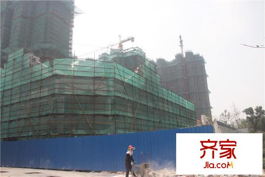 蓝光五彩城二期高层工程进度实景(2015.8)