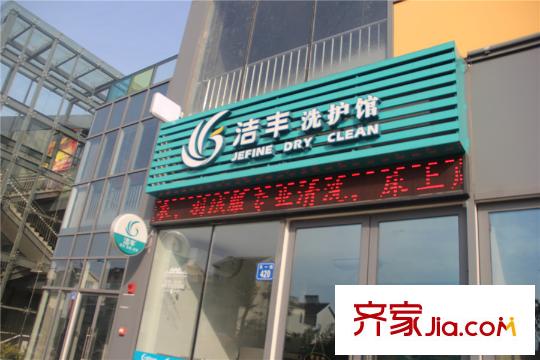 阳光100凤凰社周边水澄路上的商店