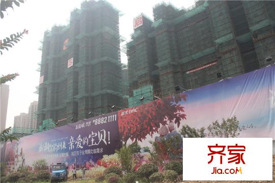 蓝光五彩城二期高层工程进度实景(2015.8)