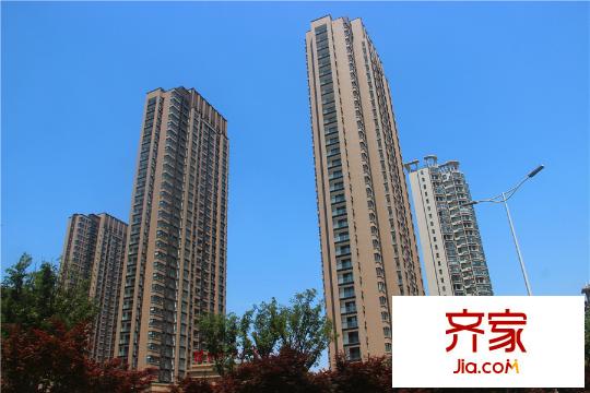 保利中央公园一期外立面已造好(2015.5)