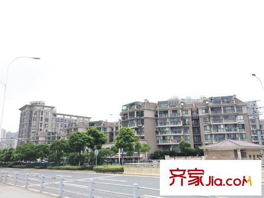 世茂首府周边配套对面小区