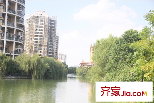 明发国际新城旁边河景