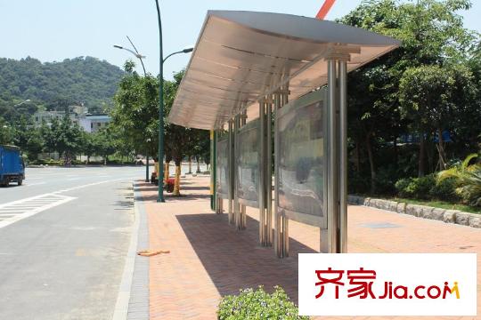 藍山錦灣三期正門南300米公交站點