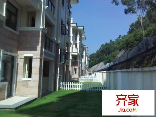 三正半山豪苑住宅外景圖三正半山豪苑公寓 