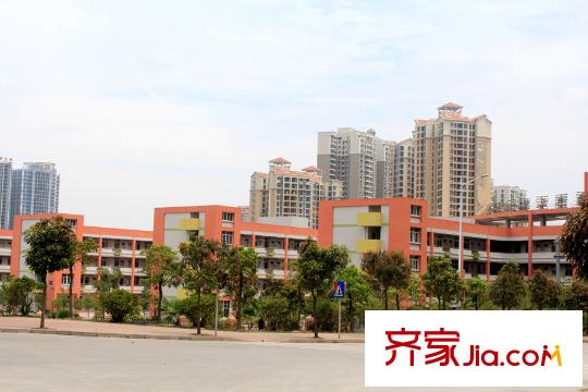 海倫堡?愛ME城市距離項目100米的澳頭小學(xué)教學(xué)樓