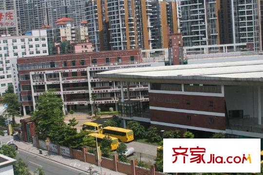 東駿朗晴居配套圖后面光大外國語學校