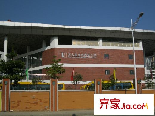 東駿朗晴居配套圖東走約500米的外國語學(xué)校