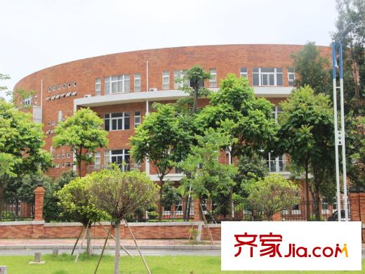 保利百合花園配套圖小區(qū)正對門華僑中學(xué)