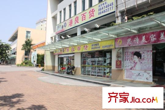 新世紀麗江豪園五期牡丹閣配套圖售樓中心向西約100米港良百貨