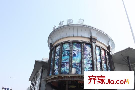 新世紀(jì)麗江豪園五期牡丹閣配套圖售樓中心向西約500米金舫酒家
