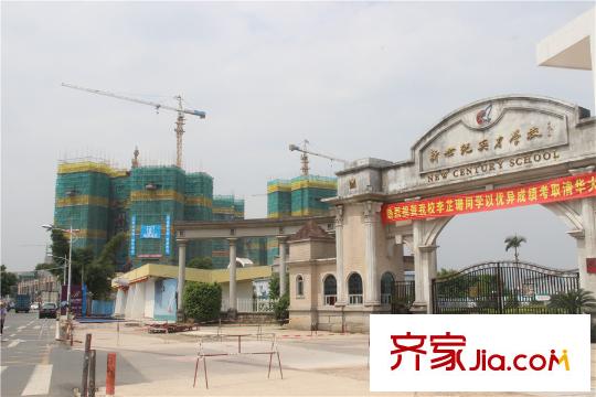 錦龍灣畔緊鄰新世紀(jì)英才學(xué)校