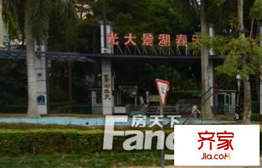 景湖春天實景圖小區(qū)入口