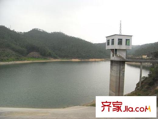 綠茵溫莎堡配套圖往南500米湖景