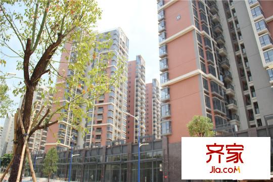 翡翠山湖三期臻萃園11棟外立面（2015-10-12）