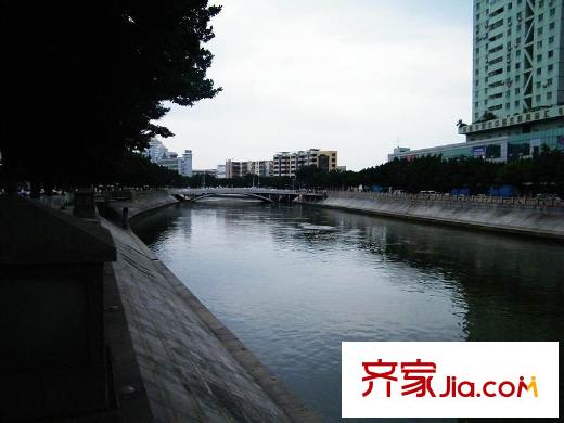 田禾盧浮公館項(xiàng)目南走200米的運(yùn)河
