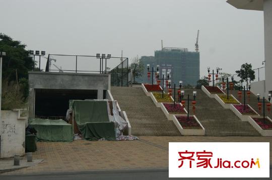 世紀城玫瑰公館配套圖東走50米的體育公園