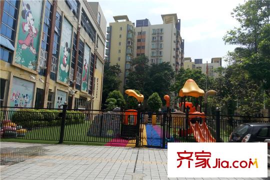 翡翠山湖三期臻萃園小區(qū)內(nèi)部幼兒園