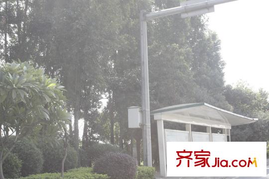 沿海江灣國(guó)際配套圖向北100米的公交車站