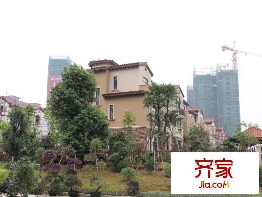 新世紀(jì)領(lǐng)居三期別墅外立面（2013-04-27）