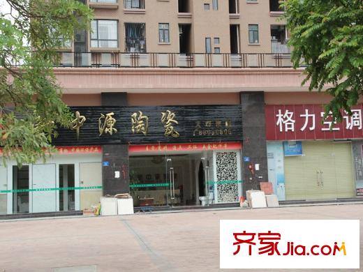 新世紀(jì)領(lǐng)居三期小區(qū)旁邊的店鋪