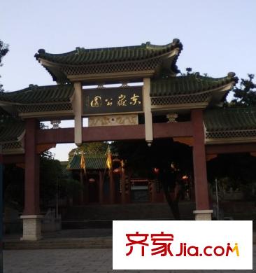 珀樂廣場東邊100米處的東岳公園
