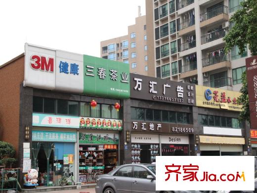 新世紀(jì)領(lǐng)居三期小區(qū)旁邊的餐飲