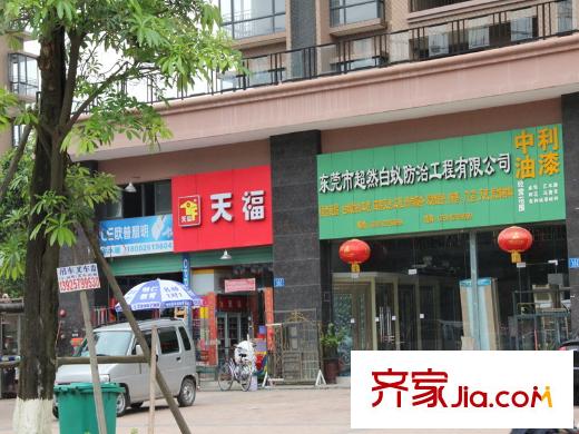 新世紀(jì)領(lǐng)居三期小區(qū)旁邊的店鋪