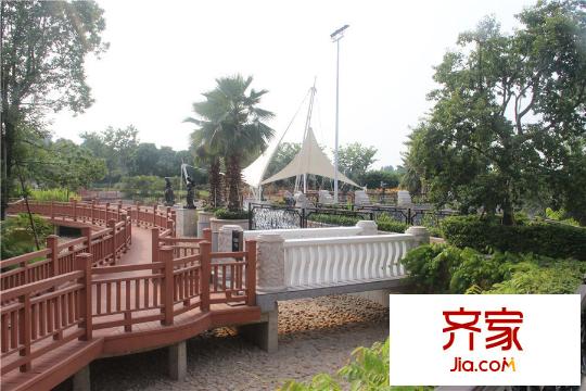 皇家翡翠灣園林中的小橋（2015-8-20）