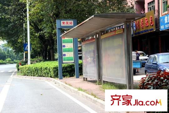 嘉盈名苑公交站距離項(xiàng)目約50米