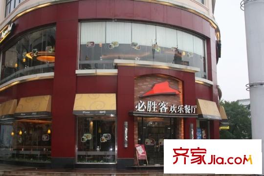 葡萄莊園小區(qū)向左50米必勝客